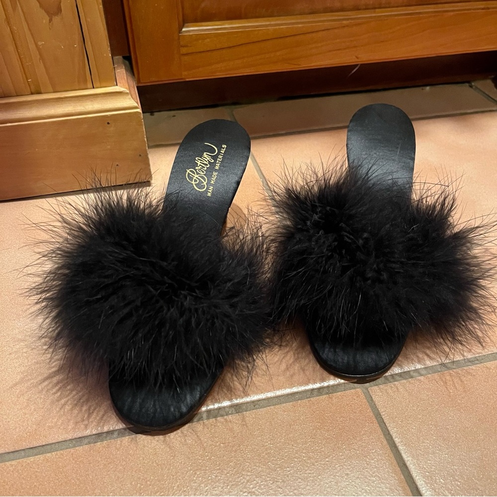 Vintage Bertlyn Black Feather Shoe Women’s Size 7